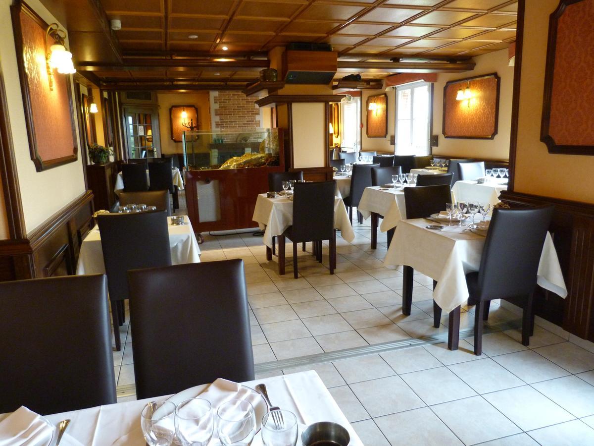Hostellerie Du Chateau Saint-Pere-sur-Loire 外观 照片